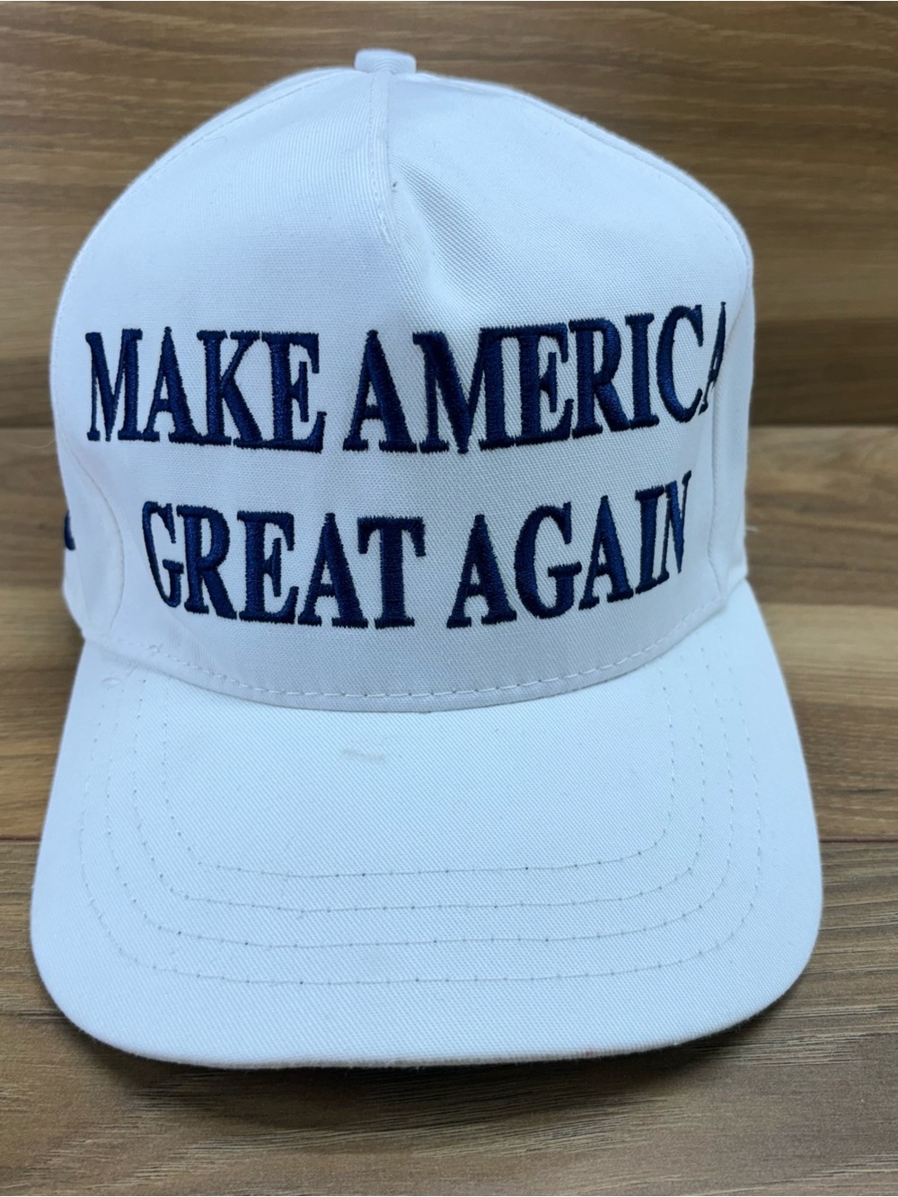 White Men's Embroidered Statement Baseball Cap - Make America Great Again